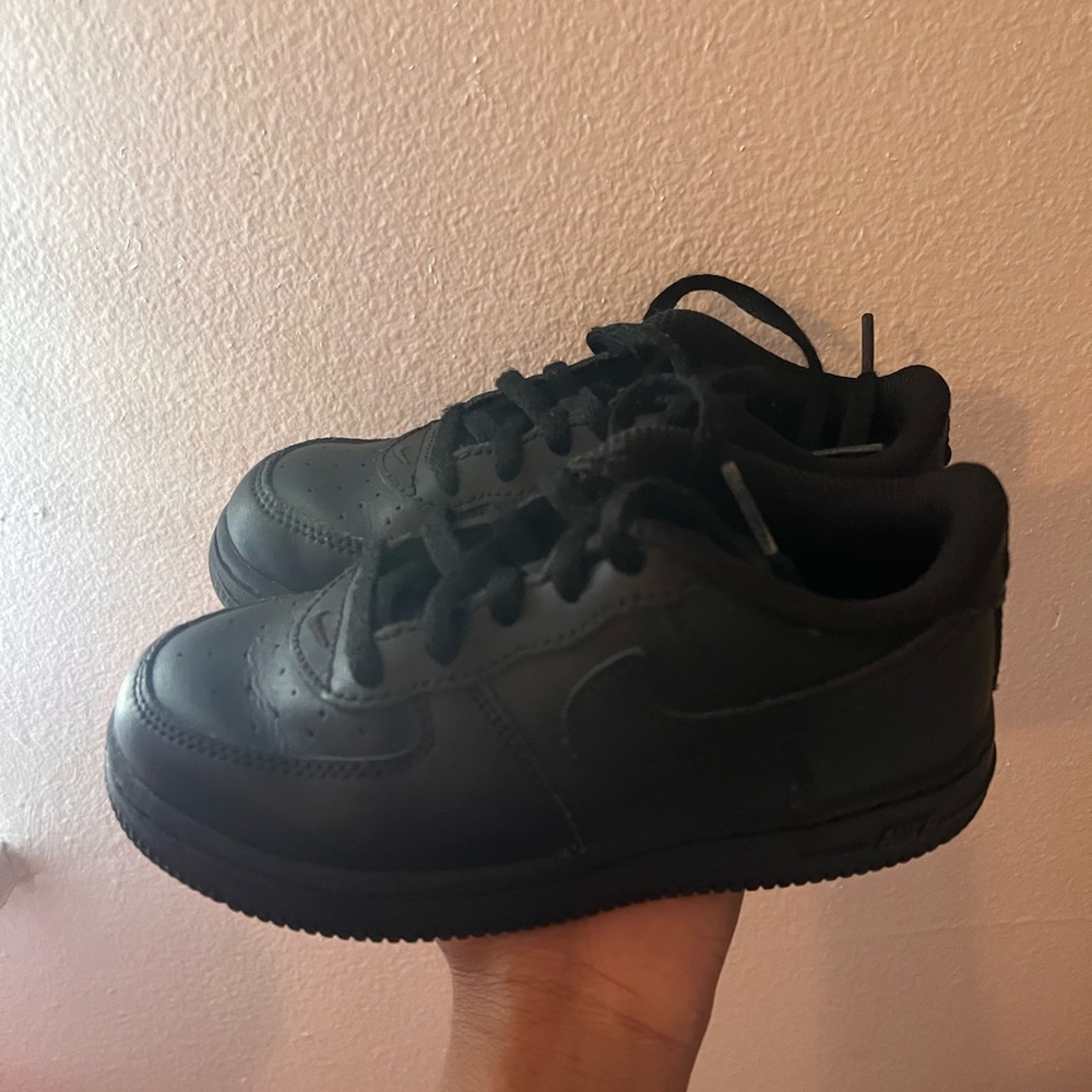 Black Nike Air Force 1’s.